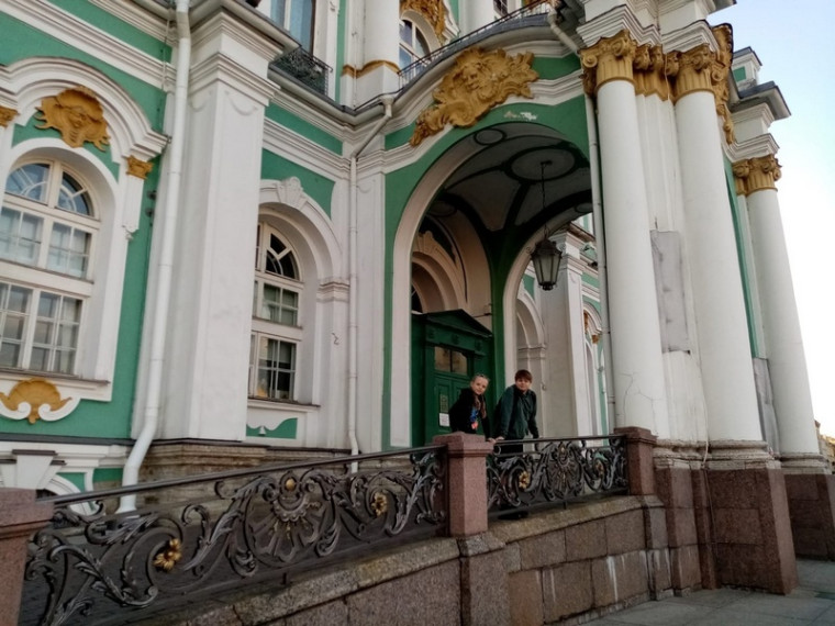 Суворова Александра отдыхала с родителями в Санкт-Петербурге.